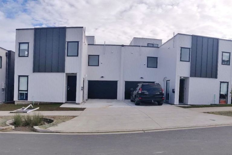 Photo of property in 28 Waihou Crescent, Albany Heights, Auckland, 0632