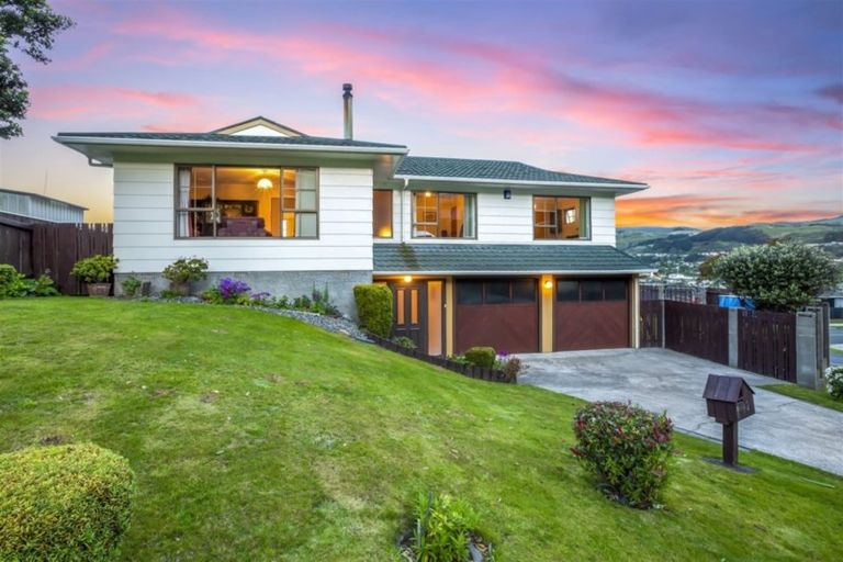 Photo of property in 2 Saint Aidans Way, Tawa, Wellington, 5028