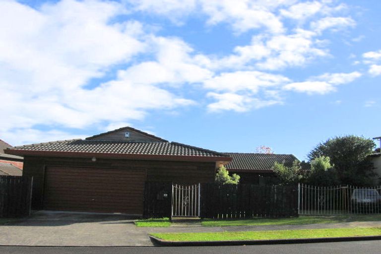 Photo of property in 13 Ewhurst Place, Goodwood Heights, Auckland, 2105