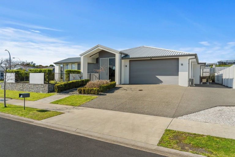 Photo of property in 1 Charlotte Drive, Omokoroa, 3114
