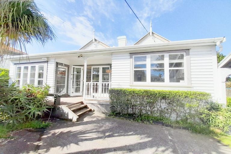 Photo of property in 4 Woodglen Road, Glen Eden, Auckland, 0602
