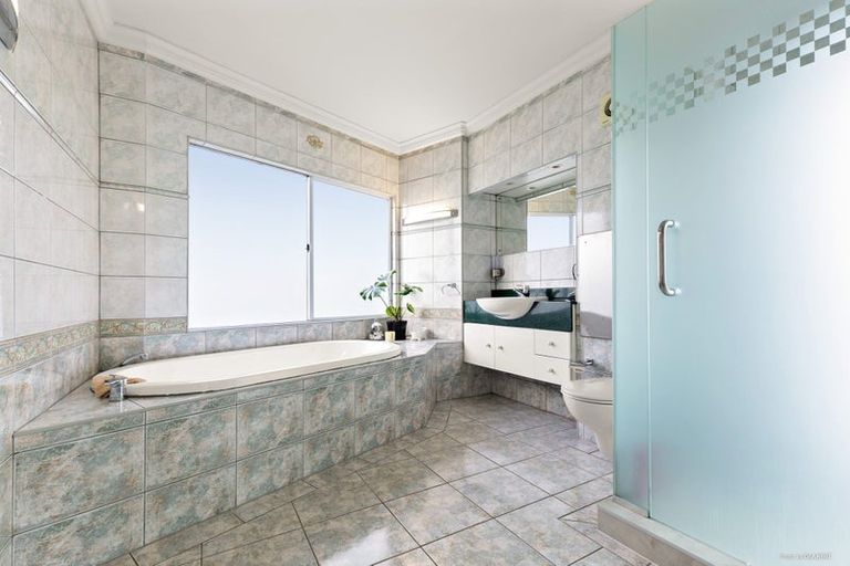 Photo of property in 8a Oteha Valley Road, Northcross, Auckland, 0632