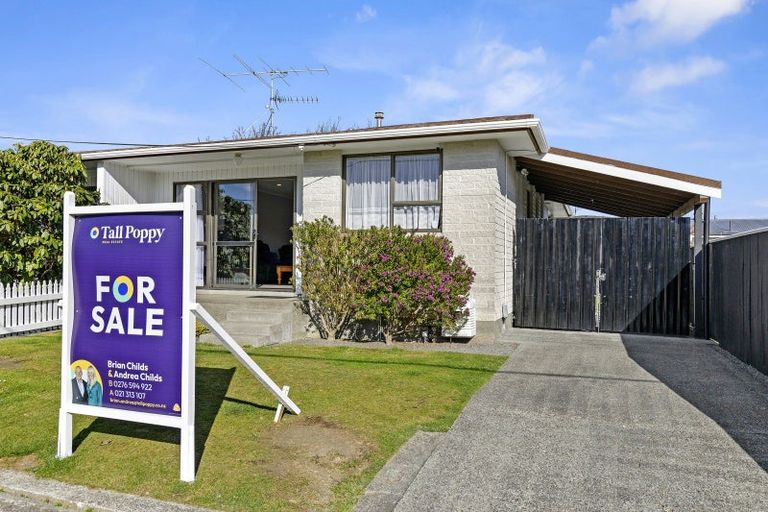 Photo of property in 2/50 Kowhai Avenue, Ebdentown, Upper Hutt, 5018