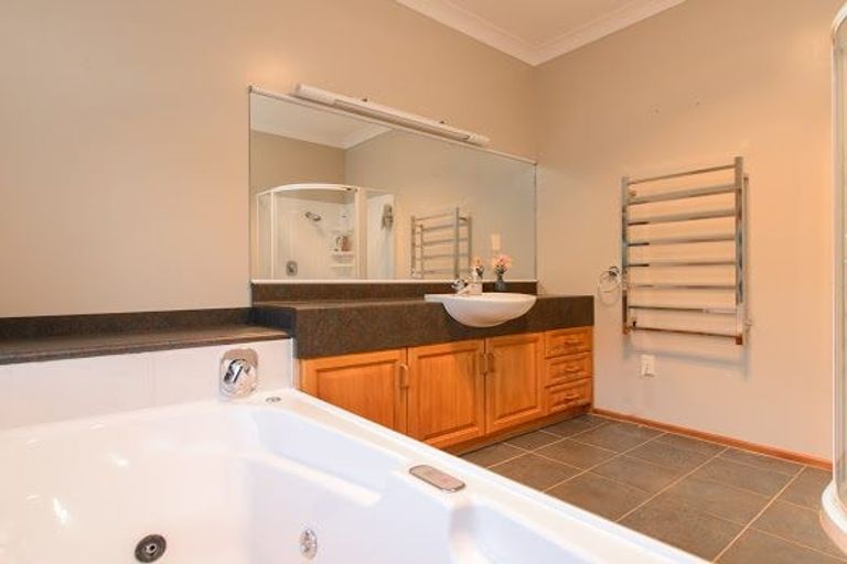 Photo of property in 60 Polo Prince Drive, Totara Park, Manurewa, 2576