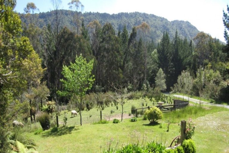 Photo of property in 88 Clifton Road, Kaiata, Greymouth, 7805