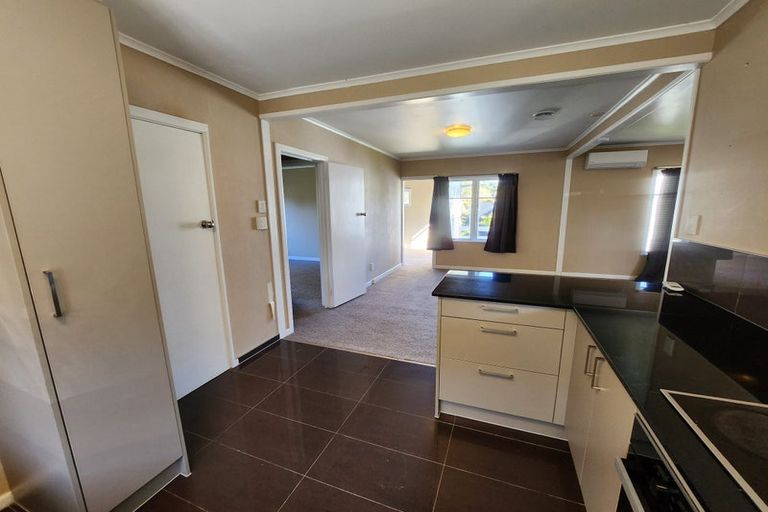 Photo of property in 27 Glenfern Road, Mellons Bay, Auckland, 2014