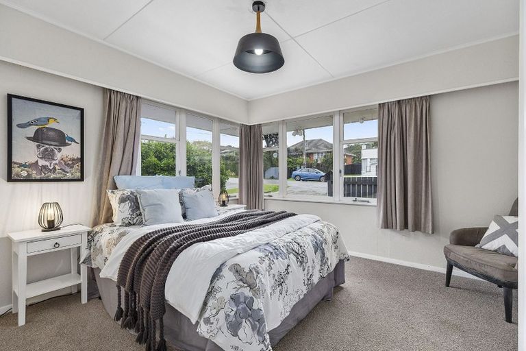 Photo of property in 15 Handyside Street, Tawa, Wellington, 5028