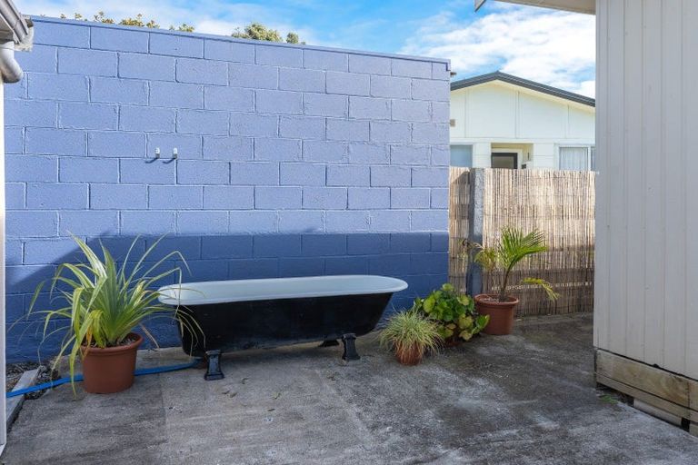 Photo of property in 15 Colenso Place, Otaki Beach, Otaki, 5512