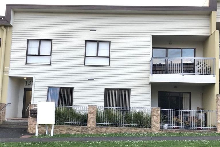 Photo of property in 2/132 Stancombe Road, Flat Bush, Auckland, 2016