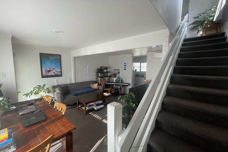 Photo of property in 1/133 Queens Drive, Lyall Bay, Wellington, 6022