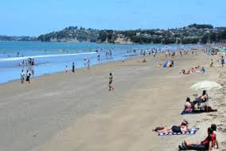 Photo of property in 6 Birdie Place, Red Beach, 0932