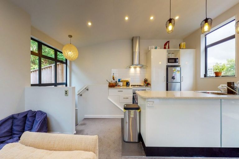 Photo of property in 15 San Sebastian Road, Kelburn, Wellington, 6012