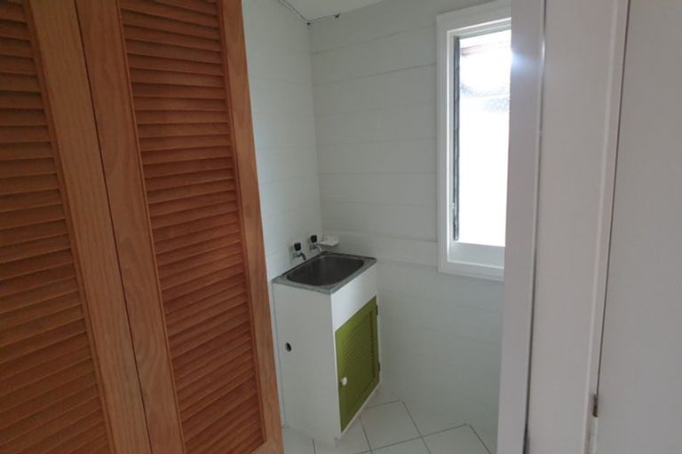 Photo of property in 56 Woodstock Road, Forrest Hill, Auckland, 0620