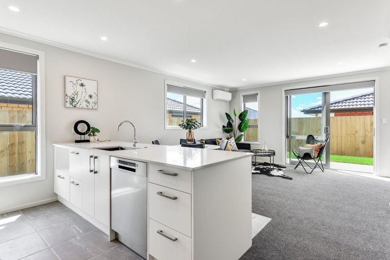 Photo of property in 50 Waruhia Crescent, Rototuna North, 3281