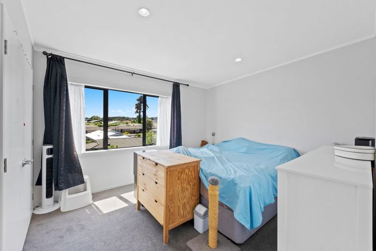 Photo of property in 28 Kevale Place, Manurewa, Auckland, 2102