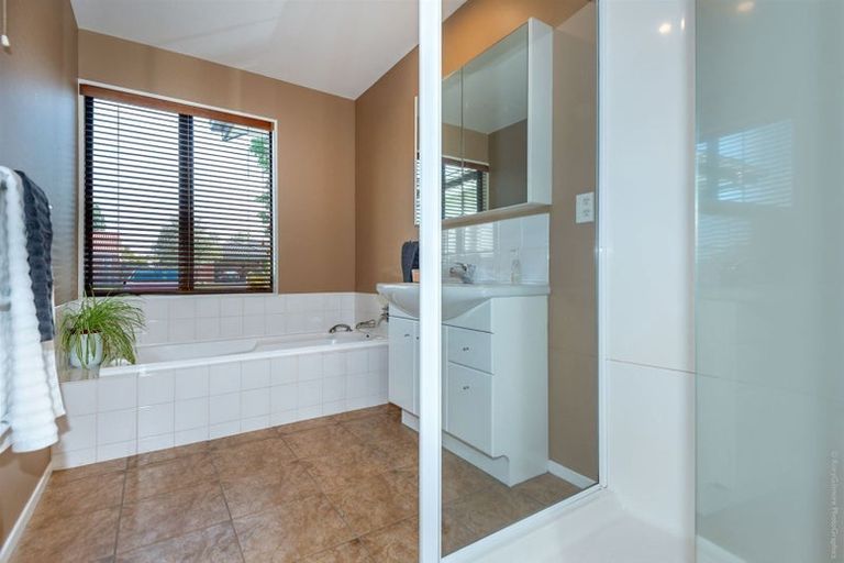 Photo of property in 12 Sheraton Place, Redwood, Christchurch, 8051