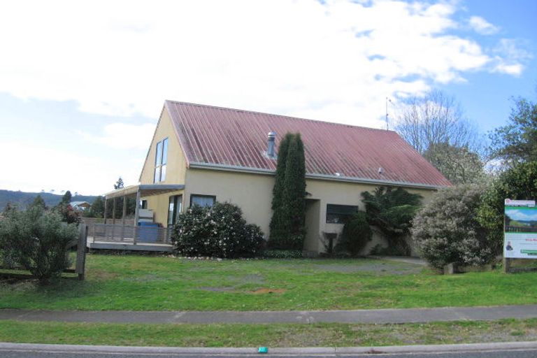 Photo of property in 122 Tirohanga Drive, Whangamata, 3620