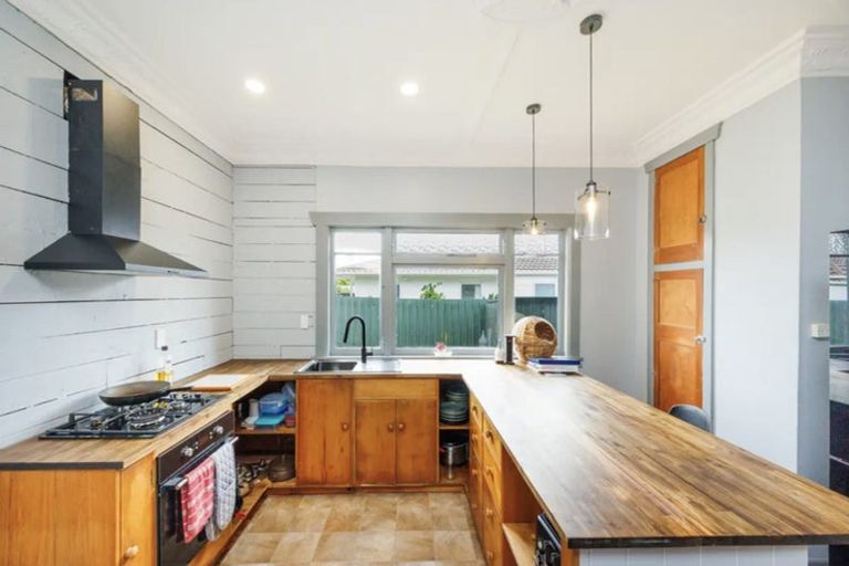 Photo of property in 99a Church Street, West End, Palmerston North, 4412