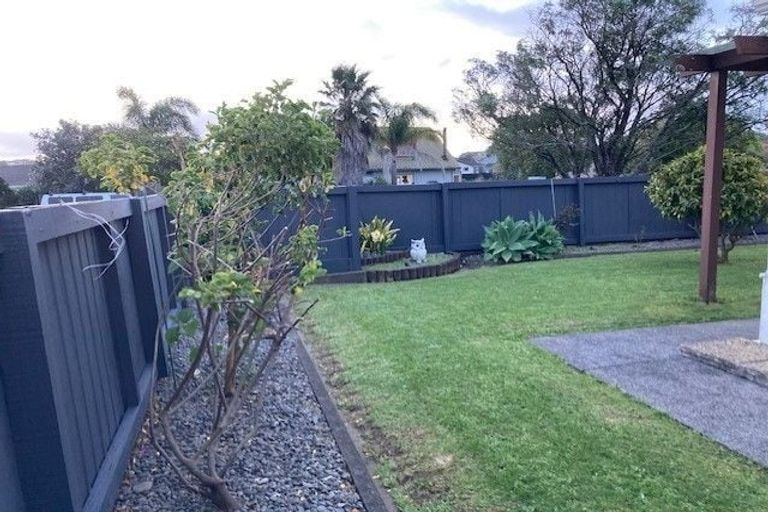 Photo of property in 1/2 Kurnell Drive, Botany Downs, Auckland, 2010