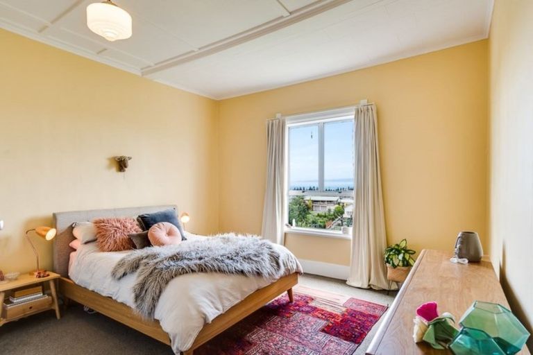 Photo of property in 22 Colenso Avenue, Hospital Hill, Napier, 4110