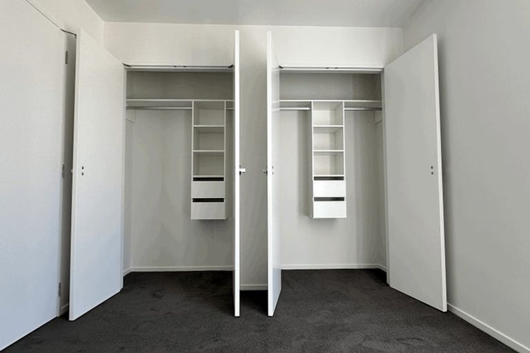 Photo of property in 24 Ramwall Place, Weymouth, Auckland, 2103