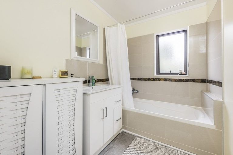 Photo of property in 1/5 Beihlers Road, Weymouth, Auckland, 2103