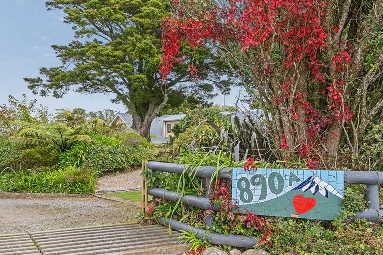 Photo of property in 890a Otaraoa Road, Tikorangi, Waitara, 4383