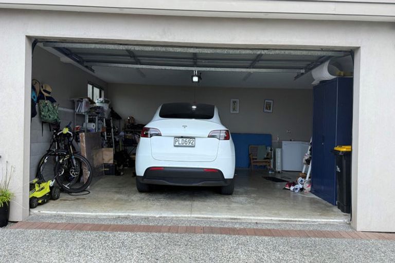 Photo of property in 39 Meadowcroft Grove, Johnsonville, Wellington, 6037