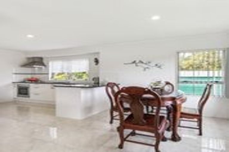 Photo of property in 16 Heathridge Place, Burswood, Auckland, 2013