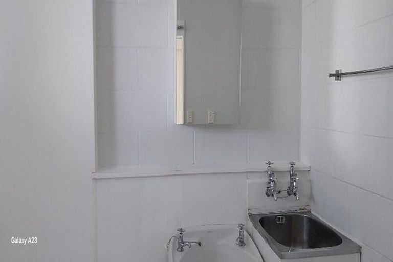 Photo of property in 46 Awamutu Grove, Waiwhetu, Lower Hutt, 5010