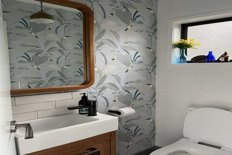 Photo of property in 2/36 Beulah Avenue, Rothesay Bay, Auckland, 0630