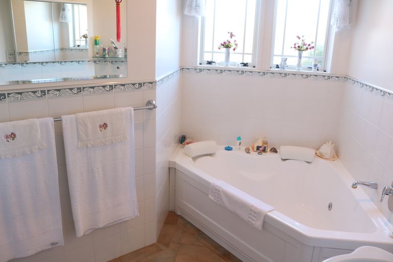 Photo of property in 4 The Oaks, Awapuni, Palmerston North, 4412