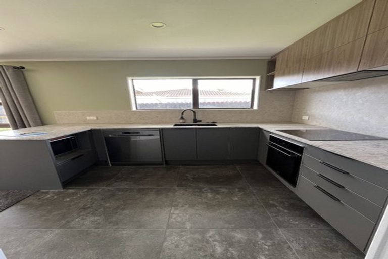 Photo of property in 6 Youngs Road, Papakura, 2110