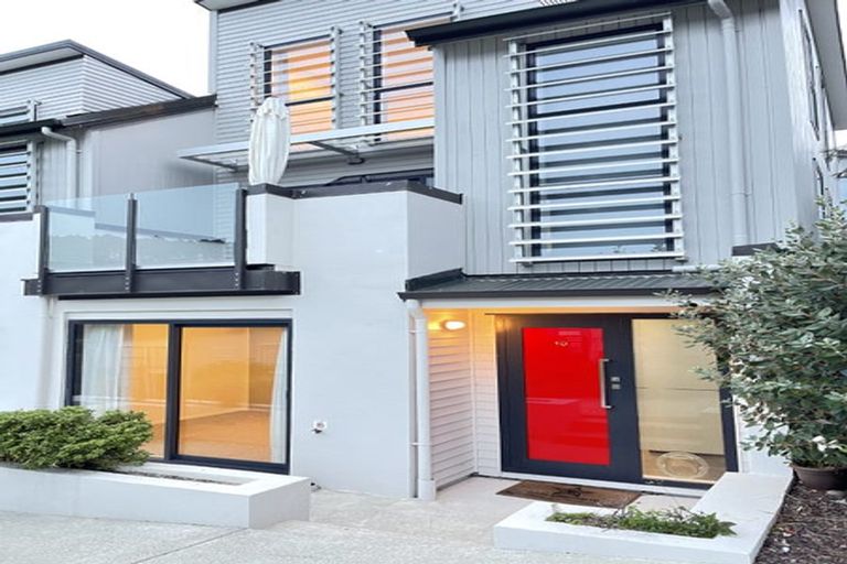 Photo of property in 2/10 Silver Moon Road, Albany Heights, Auckland, 0632