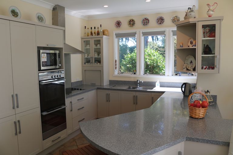 Photo of property in 4 The Oaks, Awapuni, Palmerston North, 4412