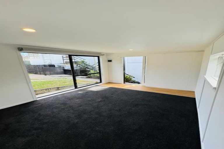 Photo of property in 3 Hartley Terrace, Massey, Auckland, 0614