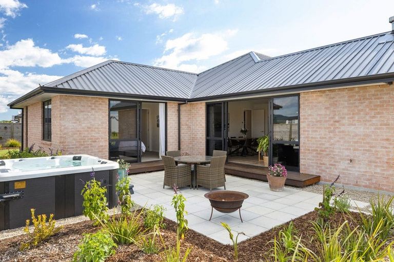 Photo of property in 39 Sunline Drive, Leamington, Cambridge, 3432