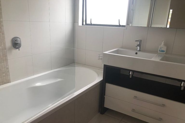 Photo of property in 48 Lakeside Drive, Orewa, 0931