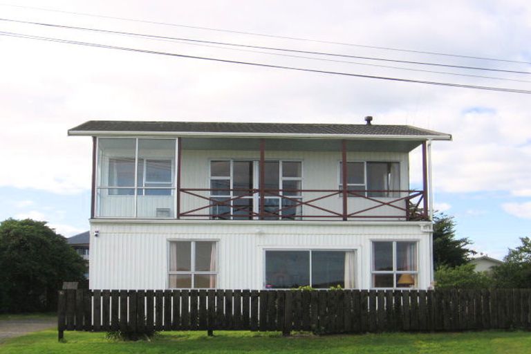 Photo of property in 41 Hartley Street, Foxton Beach, Foxton, 4815