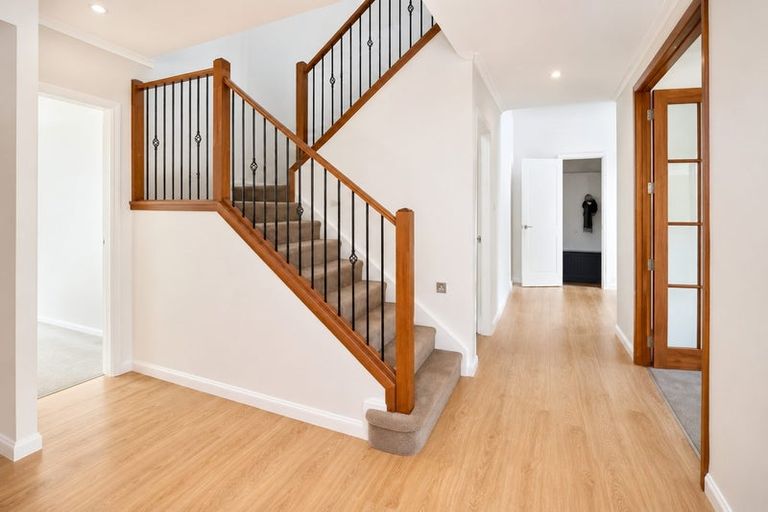 Photo of property in 68 Huntington Park Drive, Greenhithe, Auckland, 0632