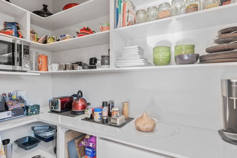Photo of property in 44 Victoria Road, New Plymouth, 4310
