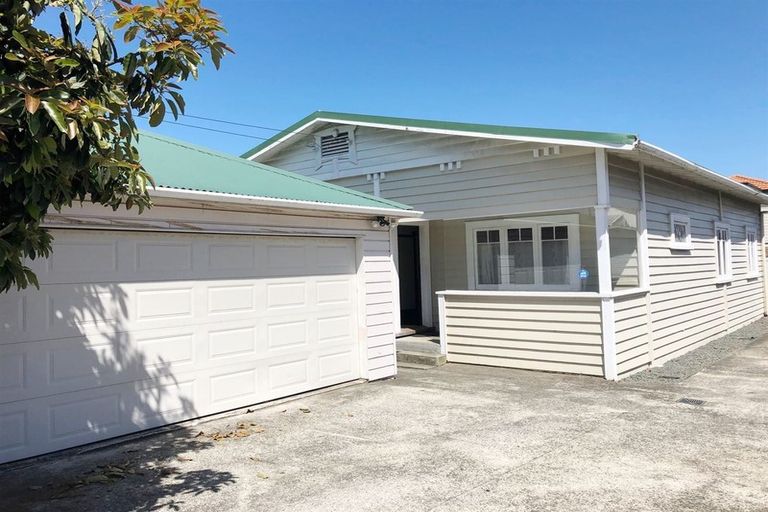 Photo of property in 14 Panorama Road, Mount Wellington, Auckland, 1060