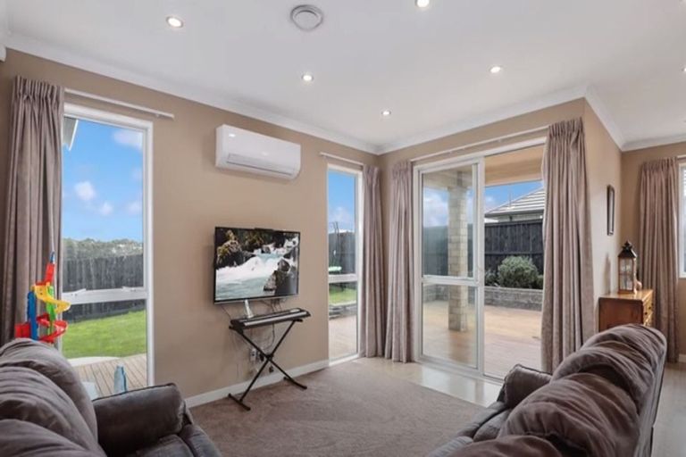 Photo of property in 95 Parkhaven Drive, Rosehill, Papakura, 2113