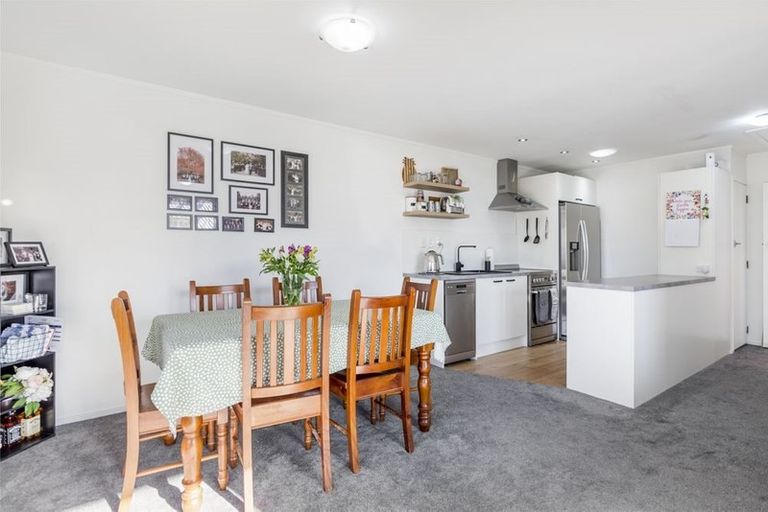 Photo of property in 2/49 Tramway Road, Beach Haven, Auckland, 0626