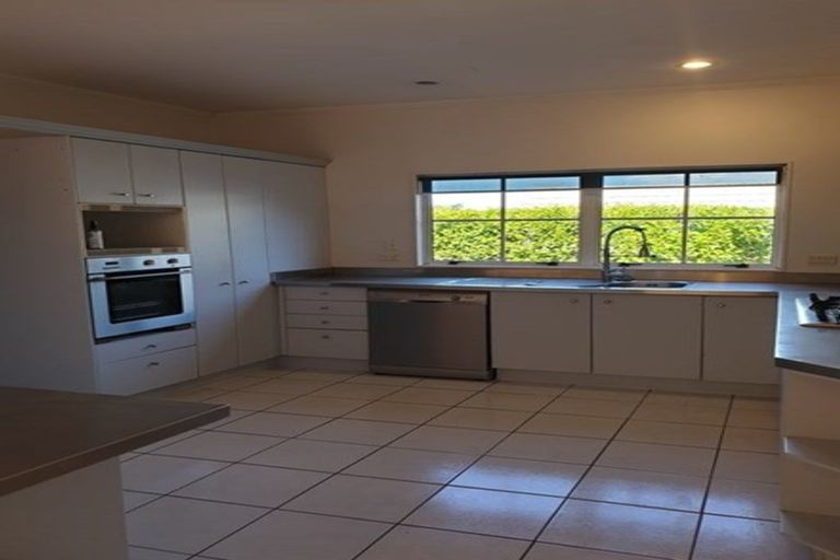 Photo of property in 9 Bocage Lane, West Harbour, Auckland, 0618