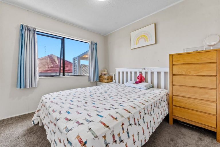 Photo of property in 1/13a Kitewao Street, Northcote, Auckland, 0627