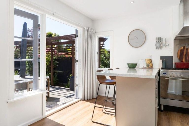 Photo of property in 37 Tainui Street, Somerfield, Christchurch, 8024