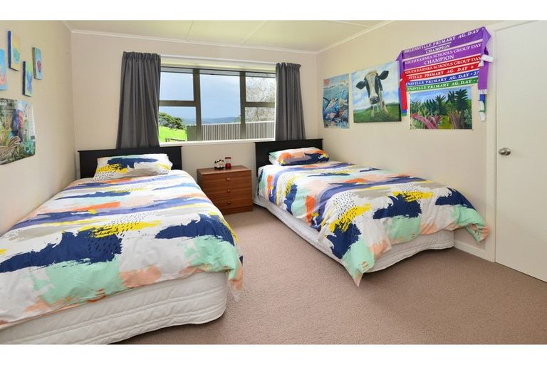 Photo of property in 7 Kaipara Lake Road, South Head, Helensville, 0874