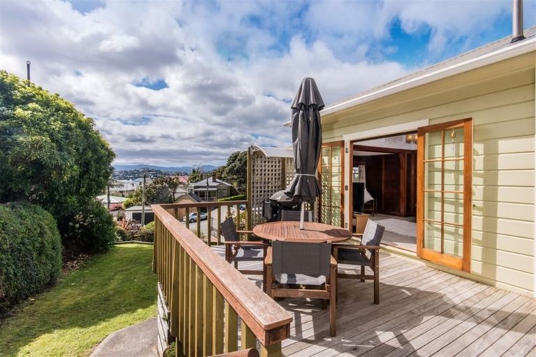 Photo of property in 30 Rodrigo Road, Kilbirnie, Wellington, 6022