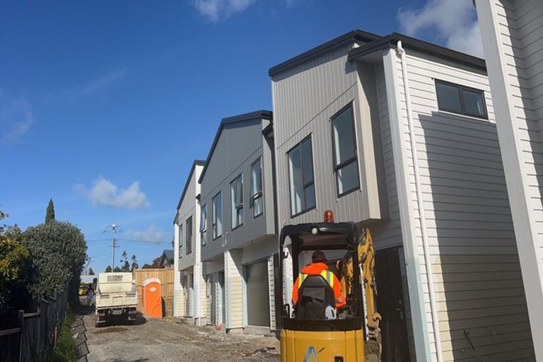 Photo of property in 6/30a Tirimoana Road, Te Atatu South, Auckland, 0602